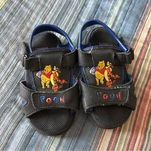 Vintage toddler Winnie the Pooh sandals size 6c
